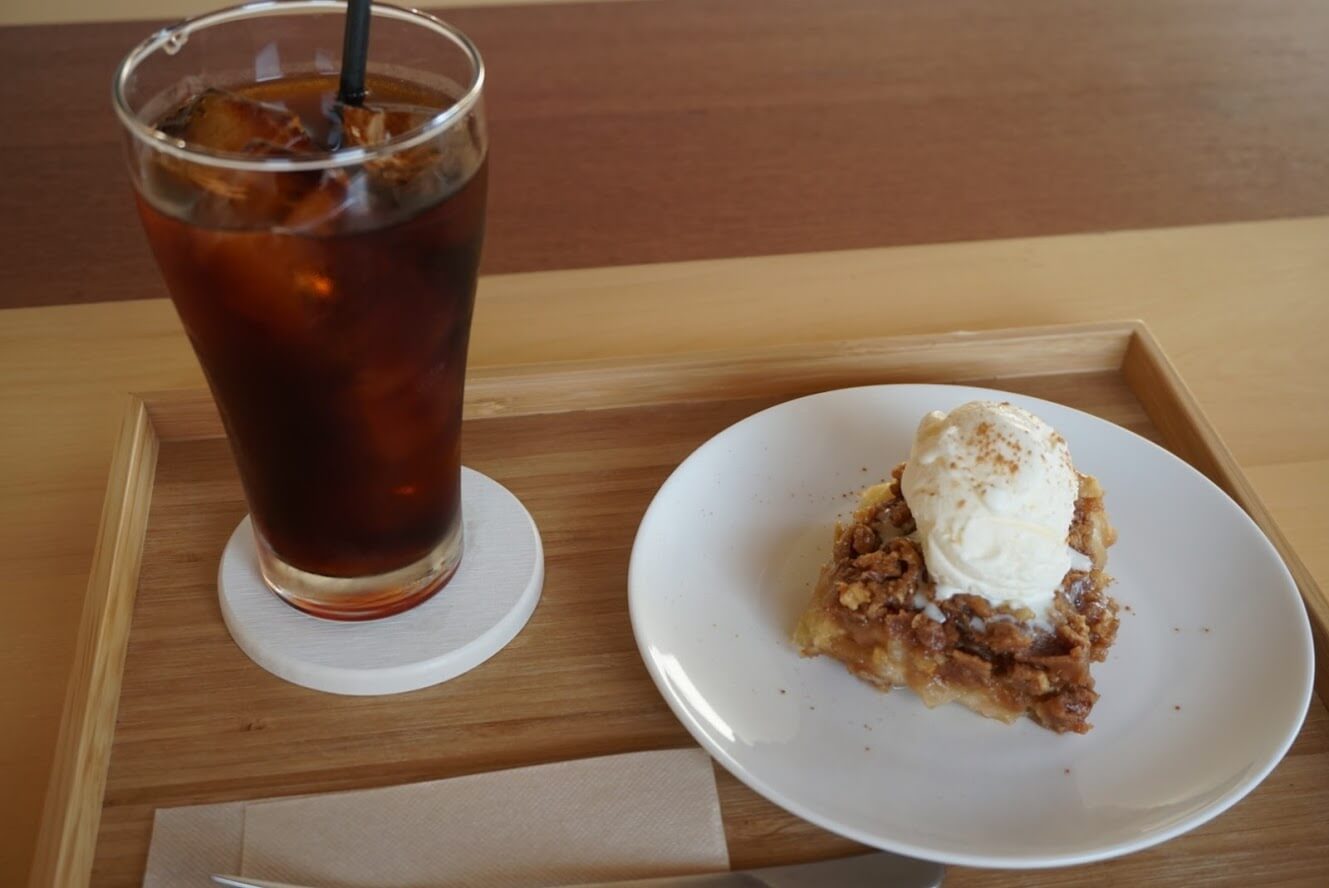geckoのアップルパイとアイスコーヒー