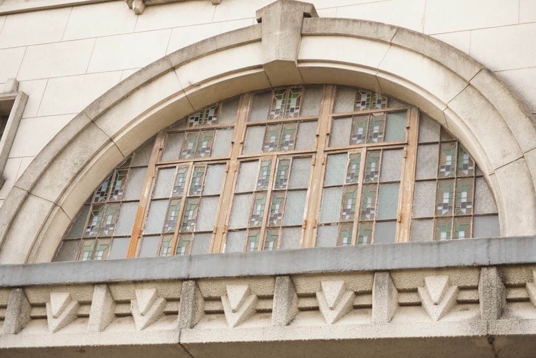 加古川図書館のステンドグラス窓