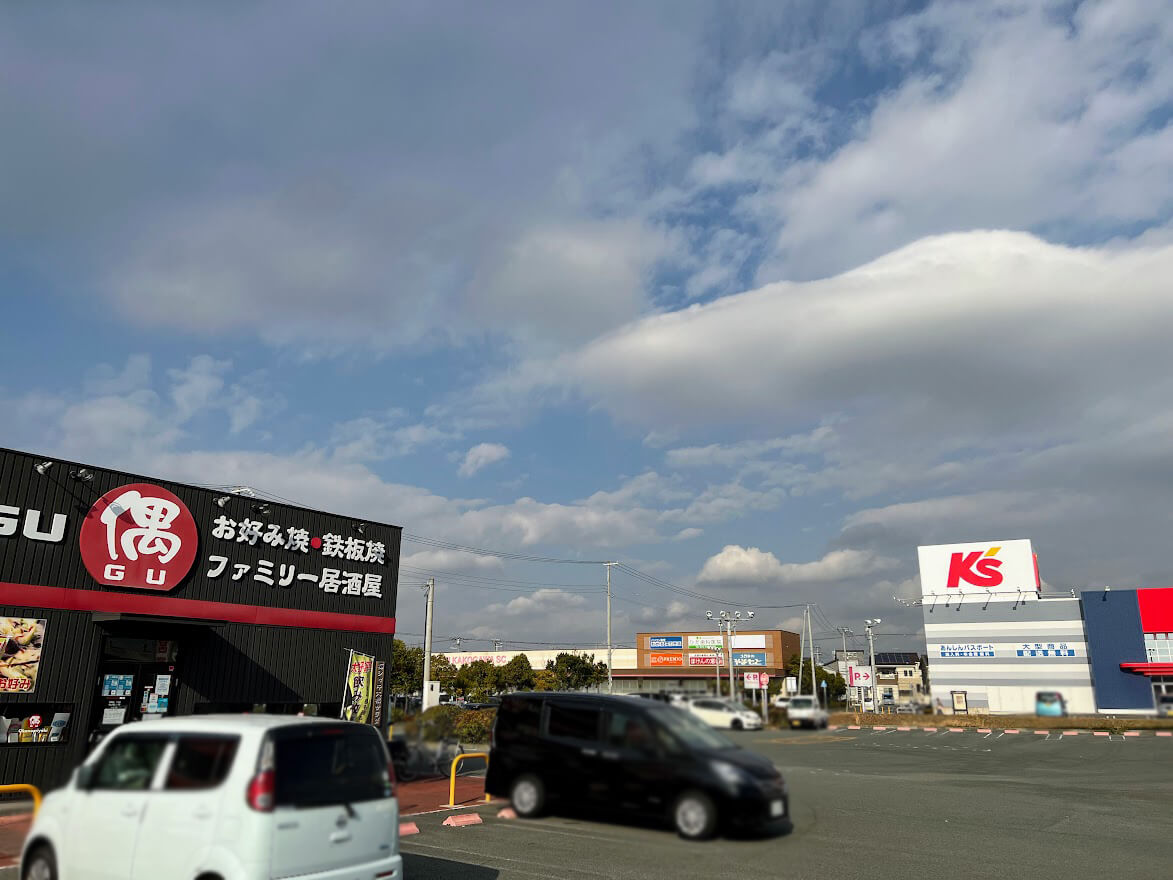 ケーズデンキ東加古川店と駐車場
