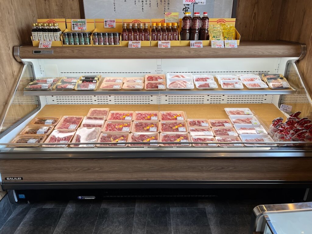 肉のしみず加古川店の精肉コーナー