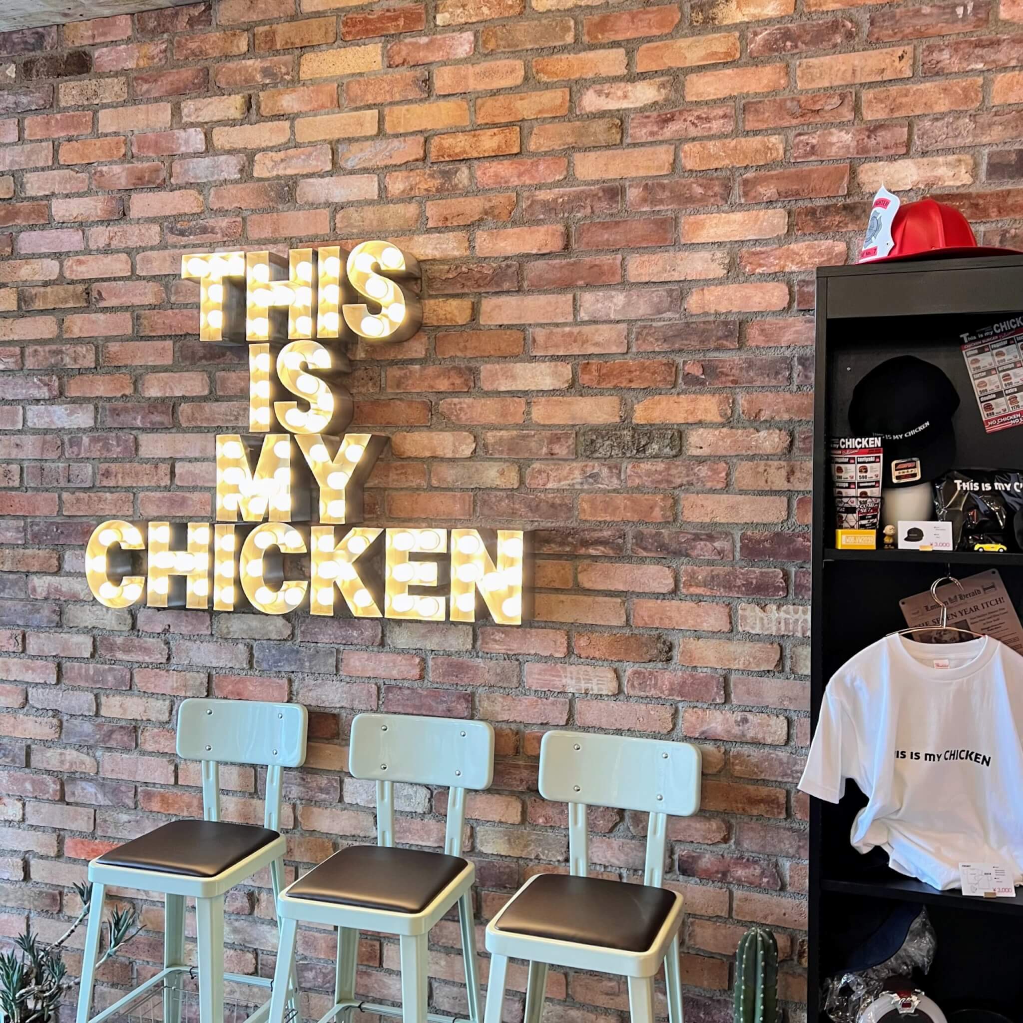 THIS IS MY CHICKEN店内のサイン
