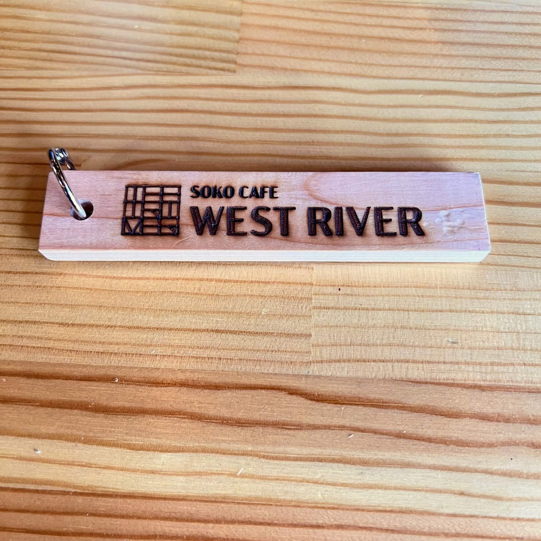 WEST RIVERの木札の店名部分