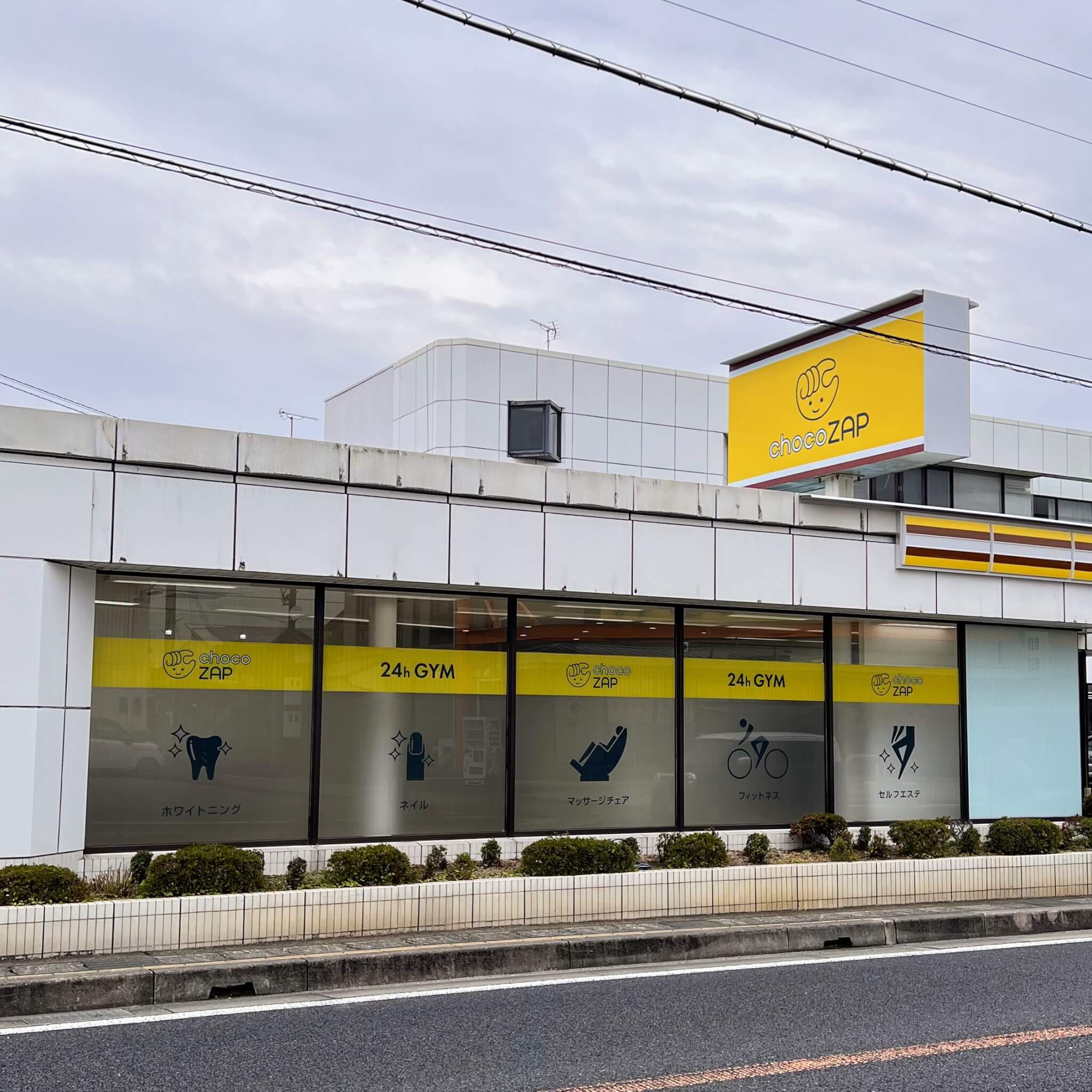 チョコザップ加古川平岡店の窓