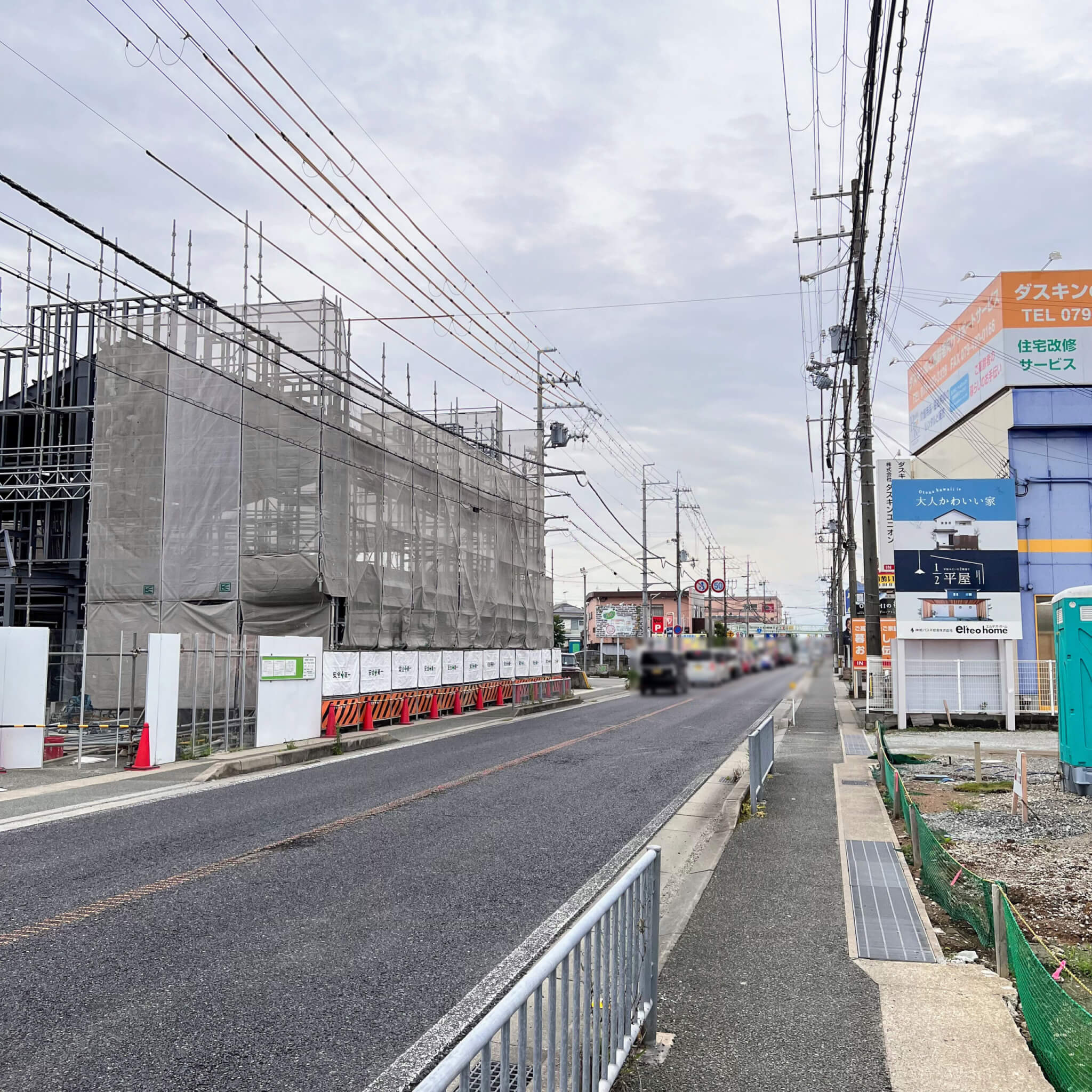 てんじく加古川野口店の工事しているところから東を見たところ