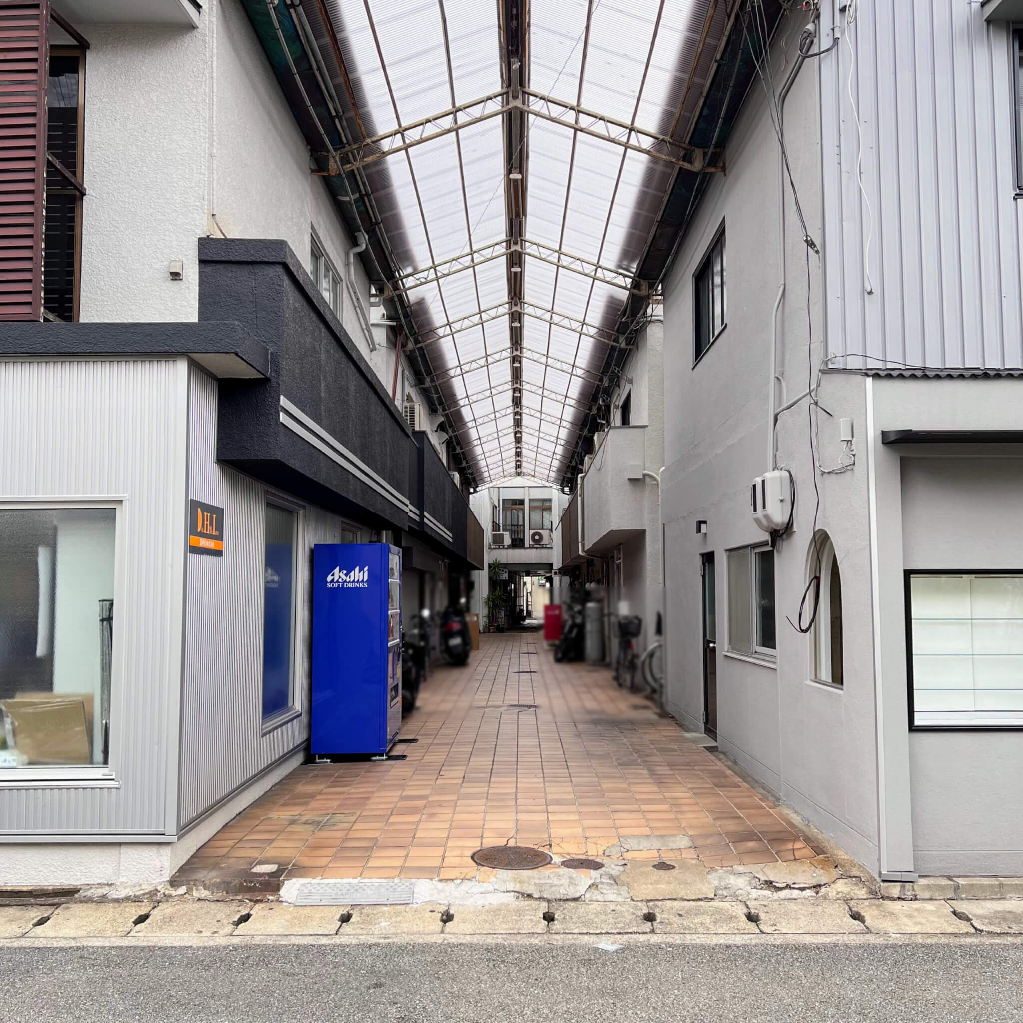 元町サトナカ加古川店の入る建物