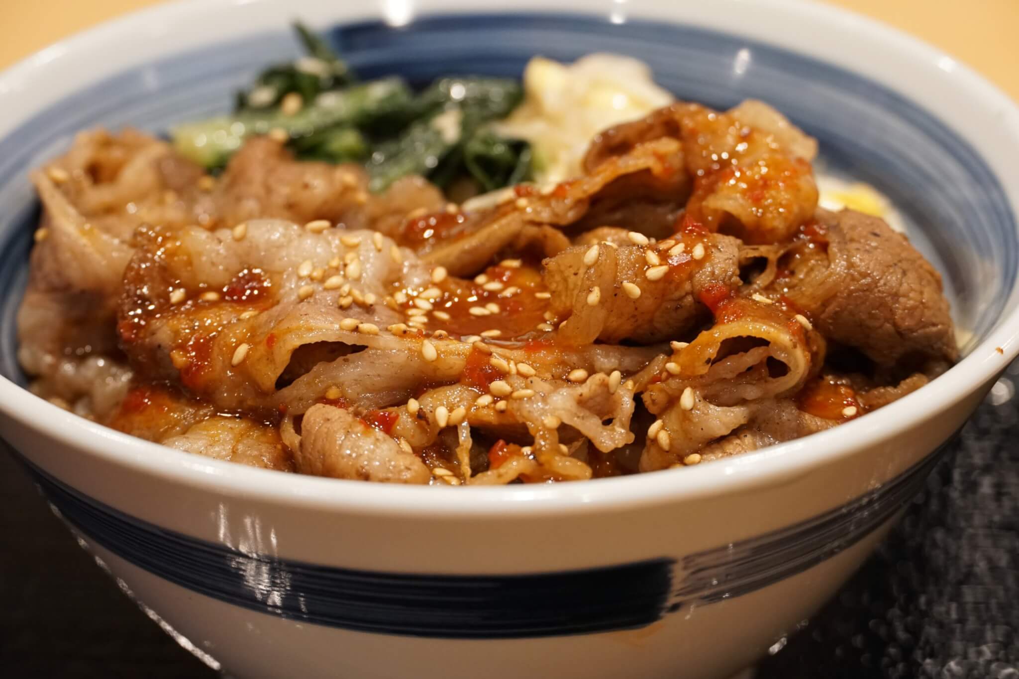 焼きたてのカルビ丼